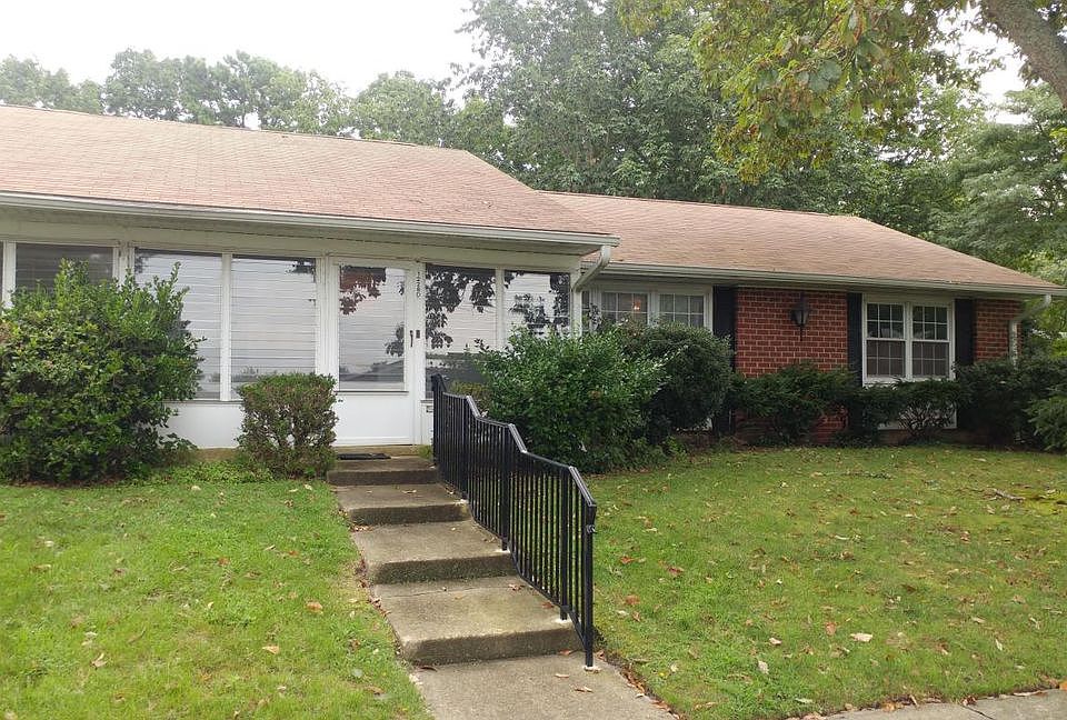 1st image of 1228D Dumbarton Dr