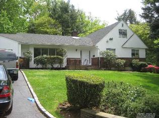 110 Ash Dr, Roslyn, NY 11576