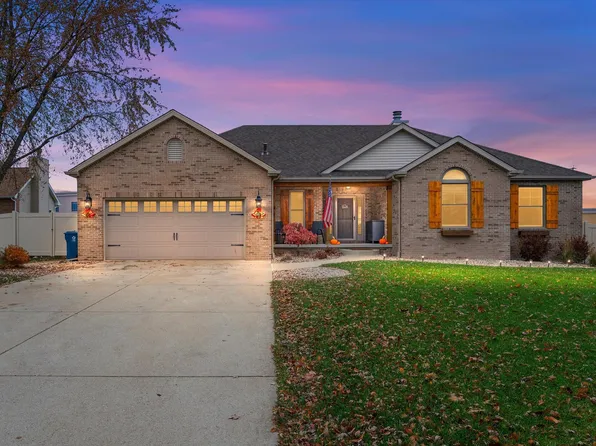 8407 Heron Lake Rd, Saint John, IN 46373