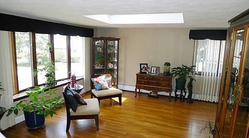 3rd image of 26 Edythe Ln