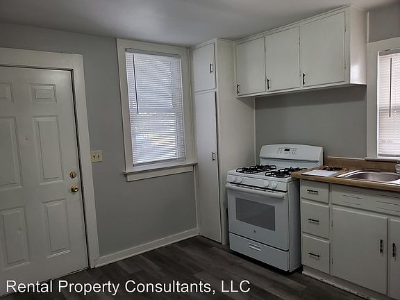 3rd image of 937 Davis Ave NW #1