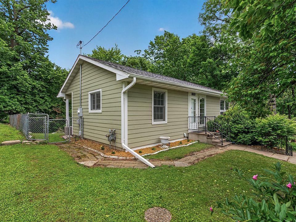 1st image of 2390 Chateau Ln