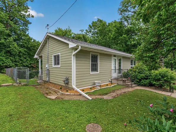 2390 Chateau Ln, Mound, MN 55364