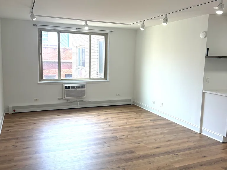 1060 W Hollywood Ave #506 — Photo 1