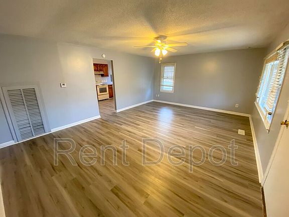 5th image of 1113 N Helfrich Ave