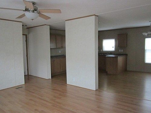 3rd image of 387 Bridlewood Dr