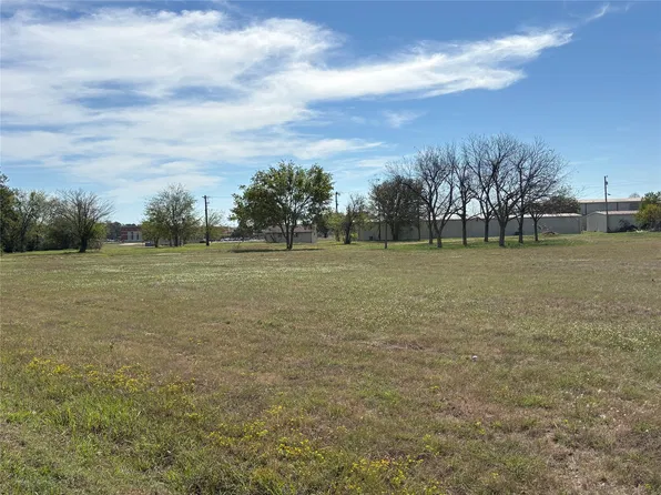 221 Maple St, Commerce, TX 75428