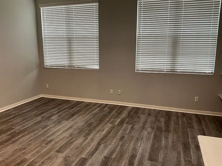 537 W Maple Ave — Photo 11