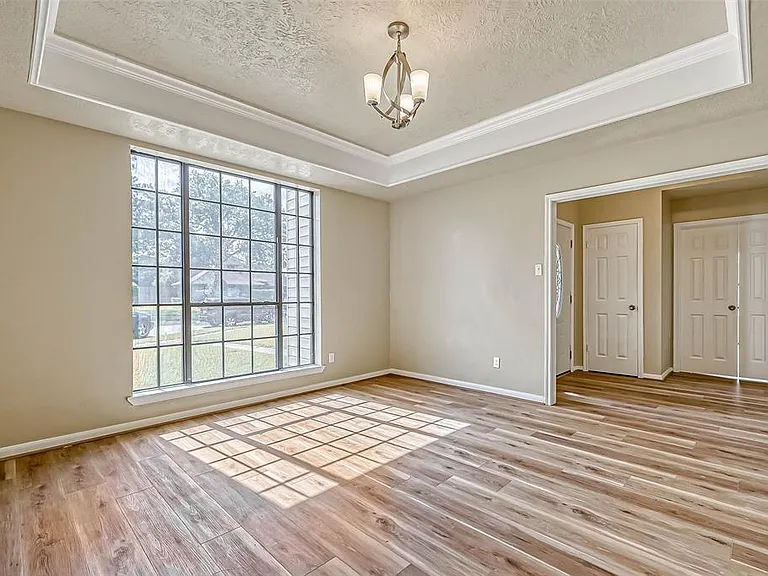 2478 Woodbury St — Photo 6