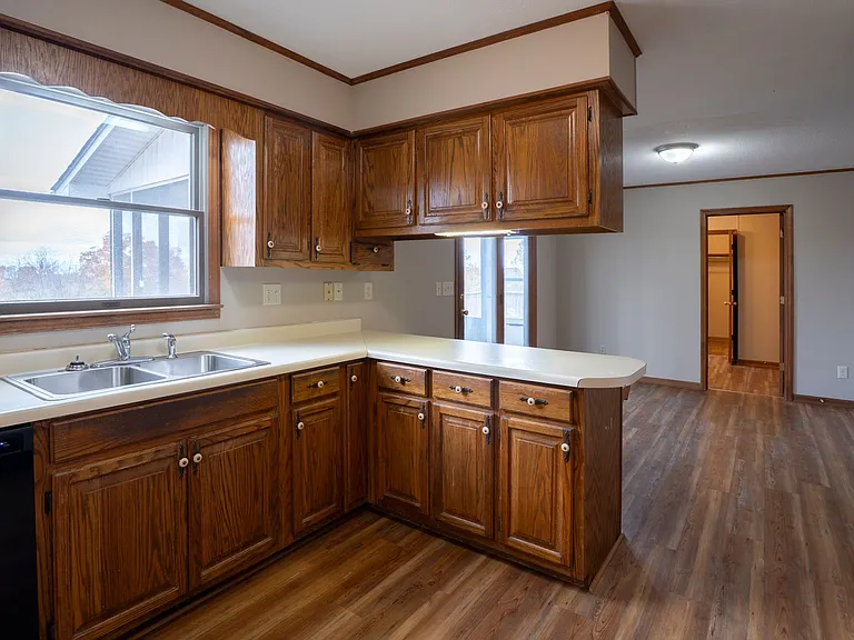 1111 Fairview Rd — Photo 9