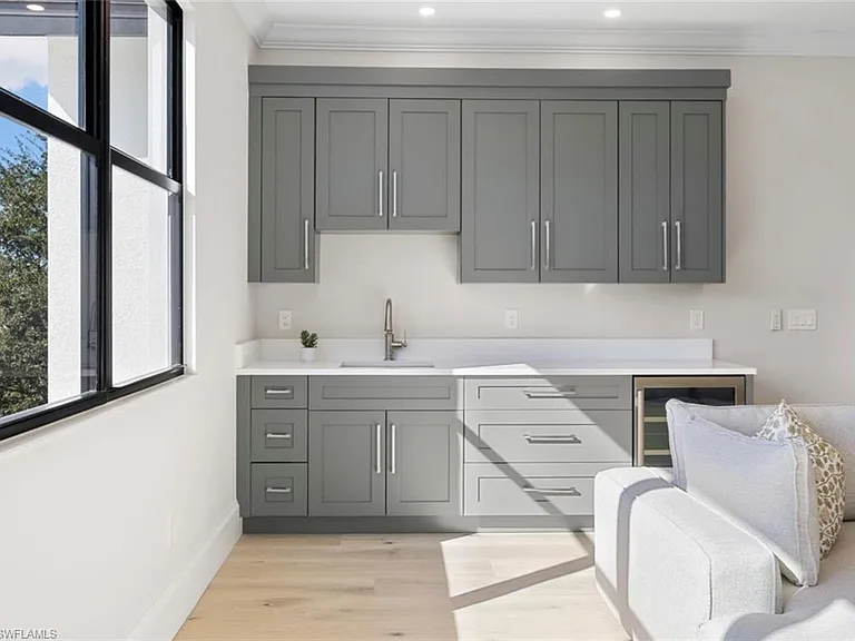 2721 Van Buren Ave — Photo 16