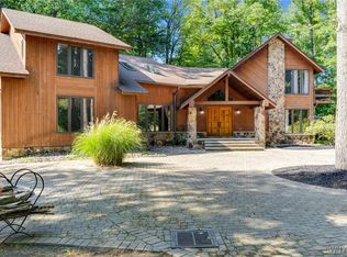 44 Timberlake Dr, Orchard Park, NY 14127