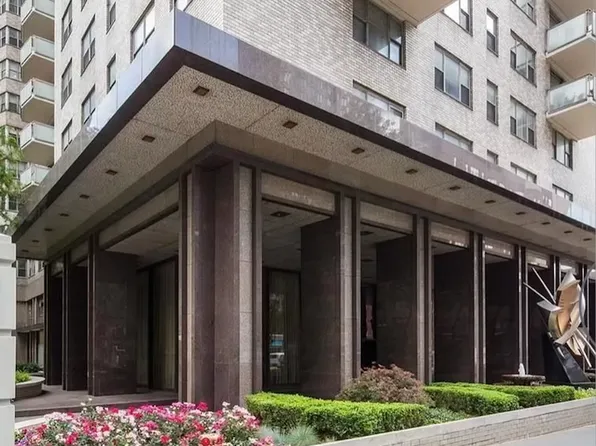 300 East 40th Street image 1 of 8