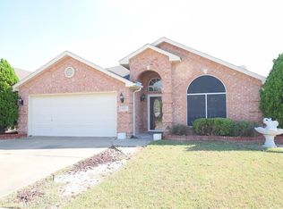 9000 Saranac Trl, Fort Worth, TX 76118
