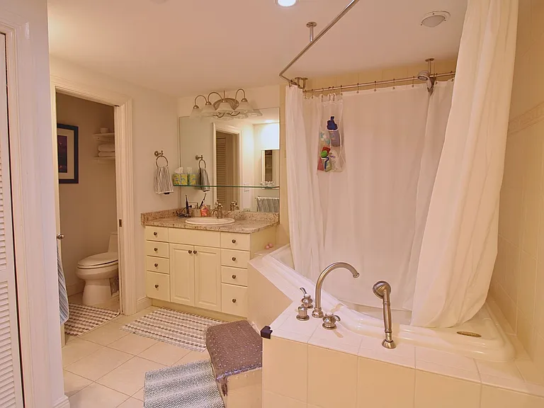 1 Beach Dr SE #1014 — Photo 16