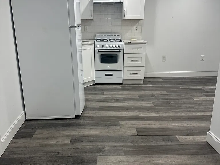 52 Lincoln Ave #1B — Photo 6