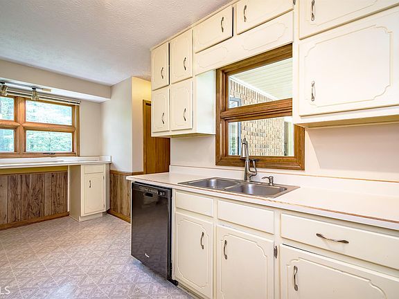 5th image of 200 W Knight Rd