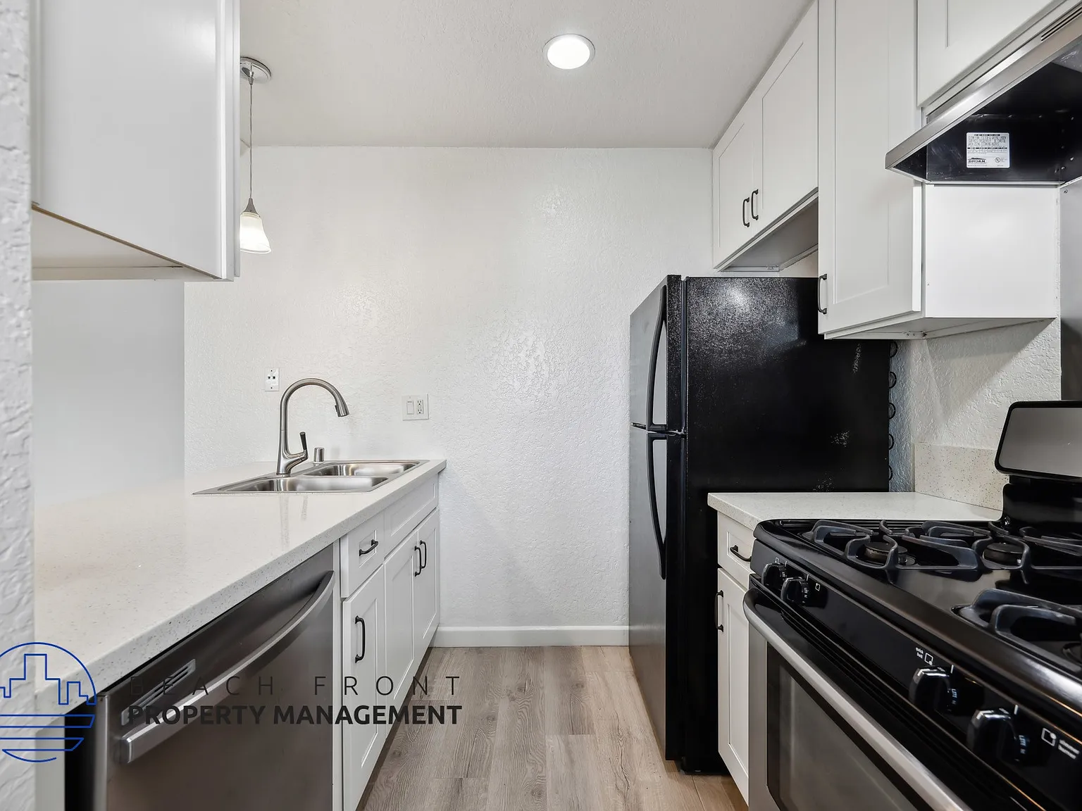 Newport Terrace Apartments — Photo 3
