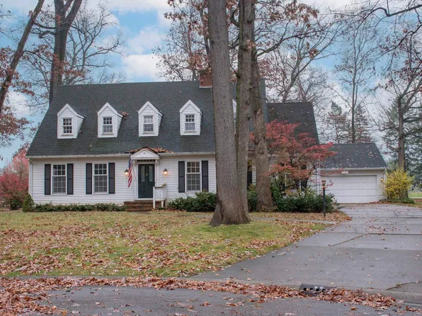 16174 Baywood Ln, Granger, IN 46530