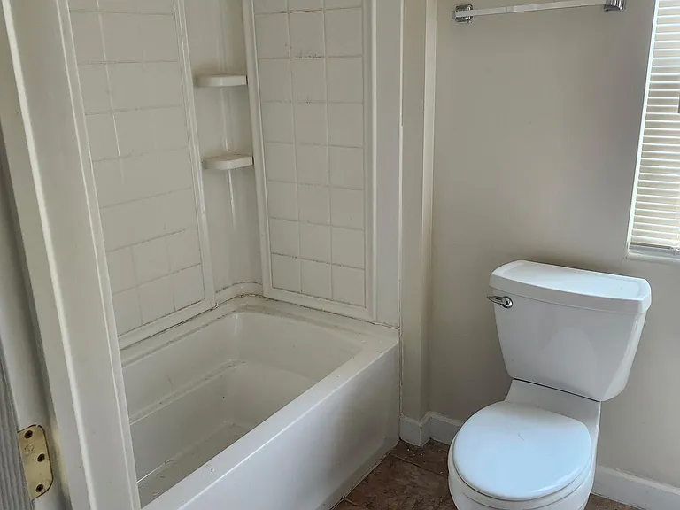 1424 Elmdale Dr — Photo 7