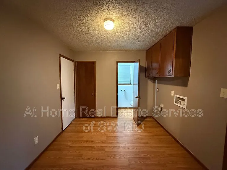 605 W Bluegrass Rd — Photo 10