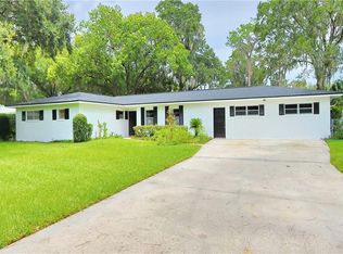 1604 S Woodside Dr, Plant City, FL 33563