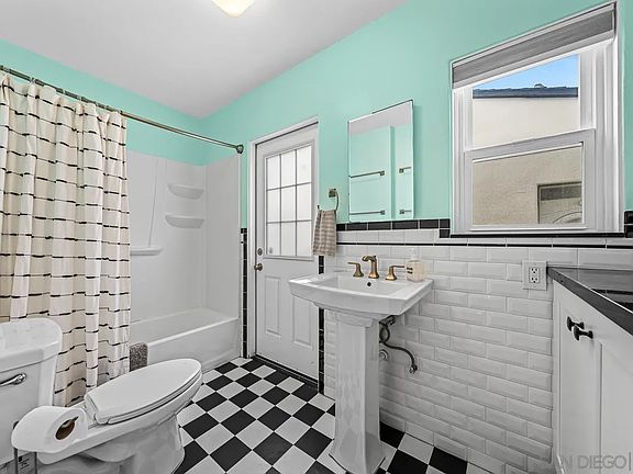 5th image of 716 Dover Ct