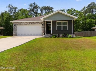 1129 Pine St, Ocean Springs, MS 39564