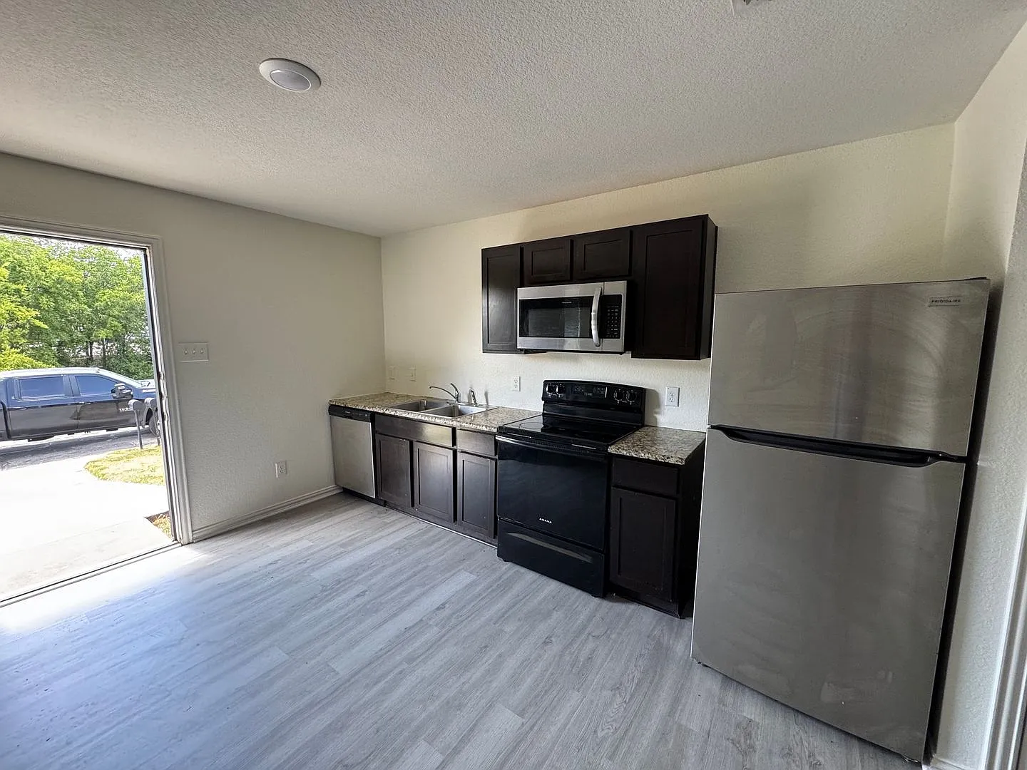 3 Bedroom Living Near Downtown — Photo 2