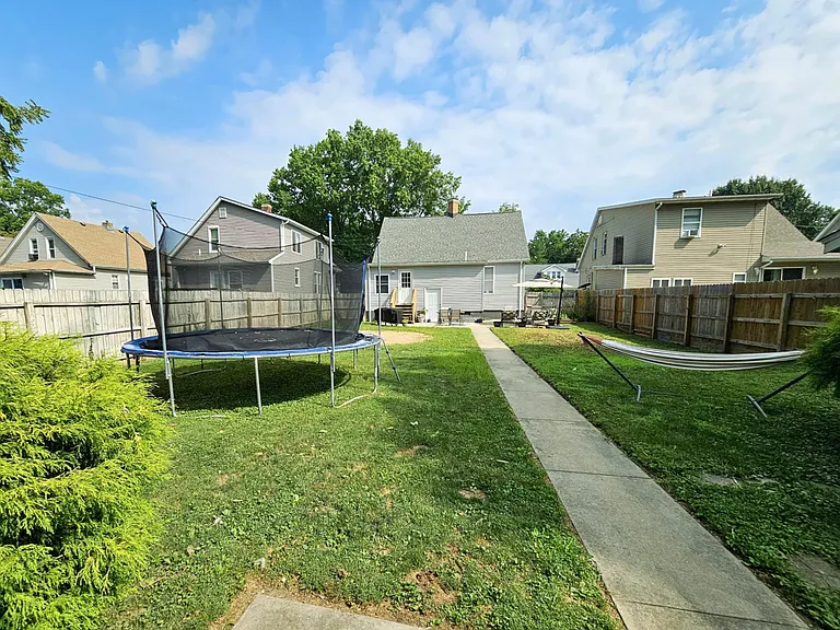 730 Maple St — Photo 37