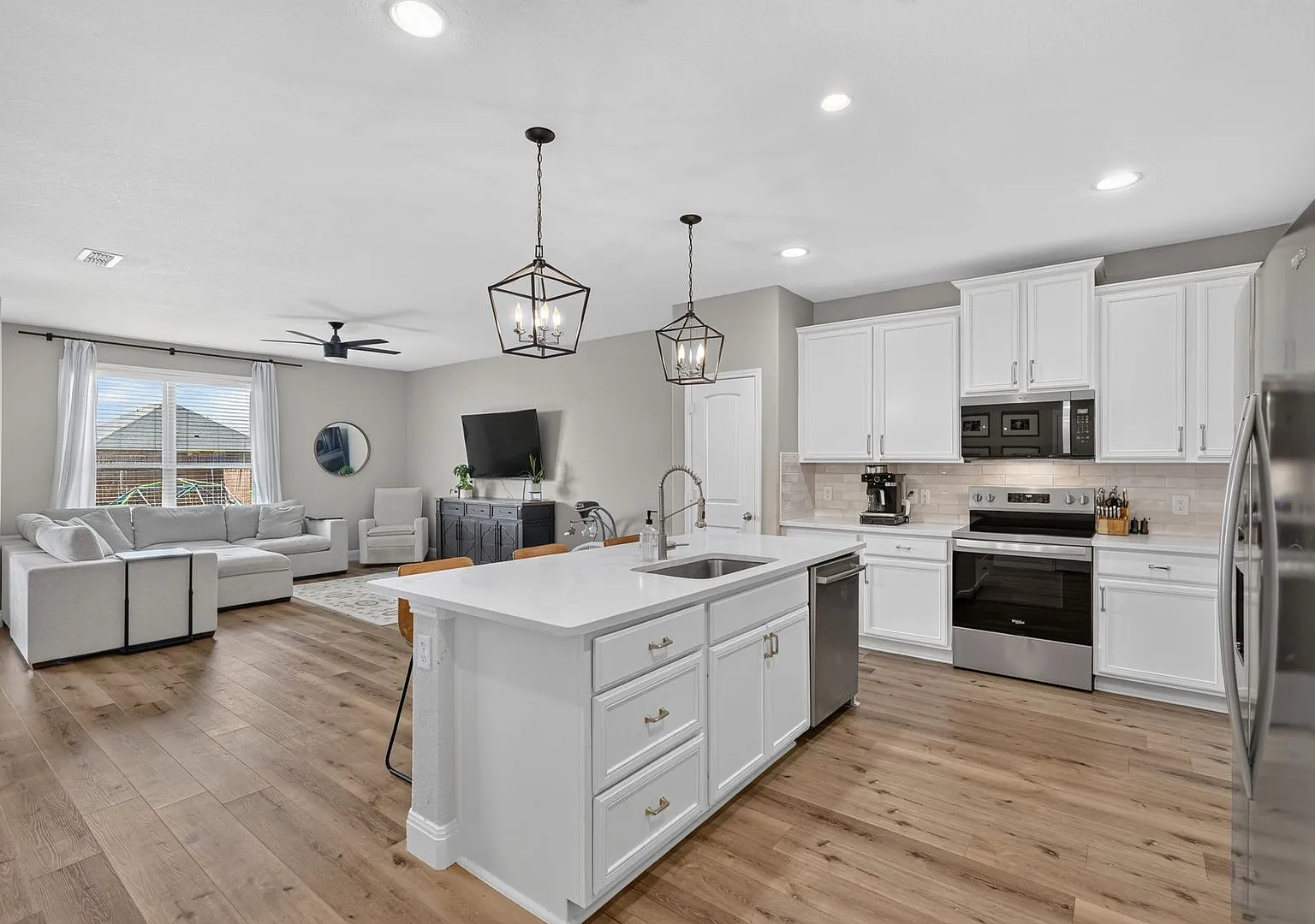 Beautifully Updated 4 Bedroom 2 Bathroom Home in Wylie with Modern Finishes Throughout! — Photo 4