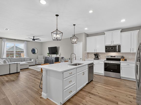4th image of 1722 Oak Glen Dr