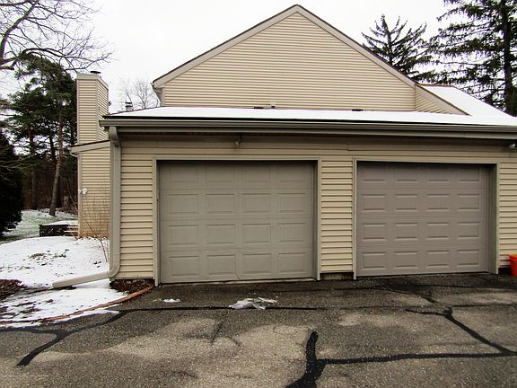 2nd image of 1264 Lakeside Dr #3