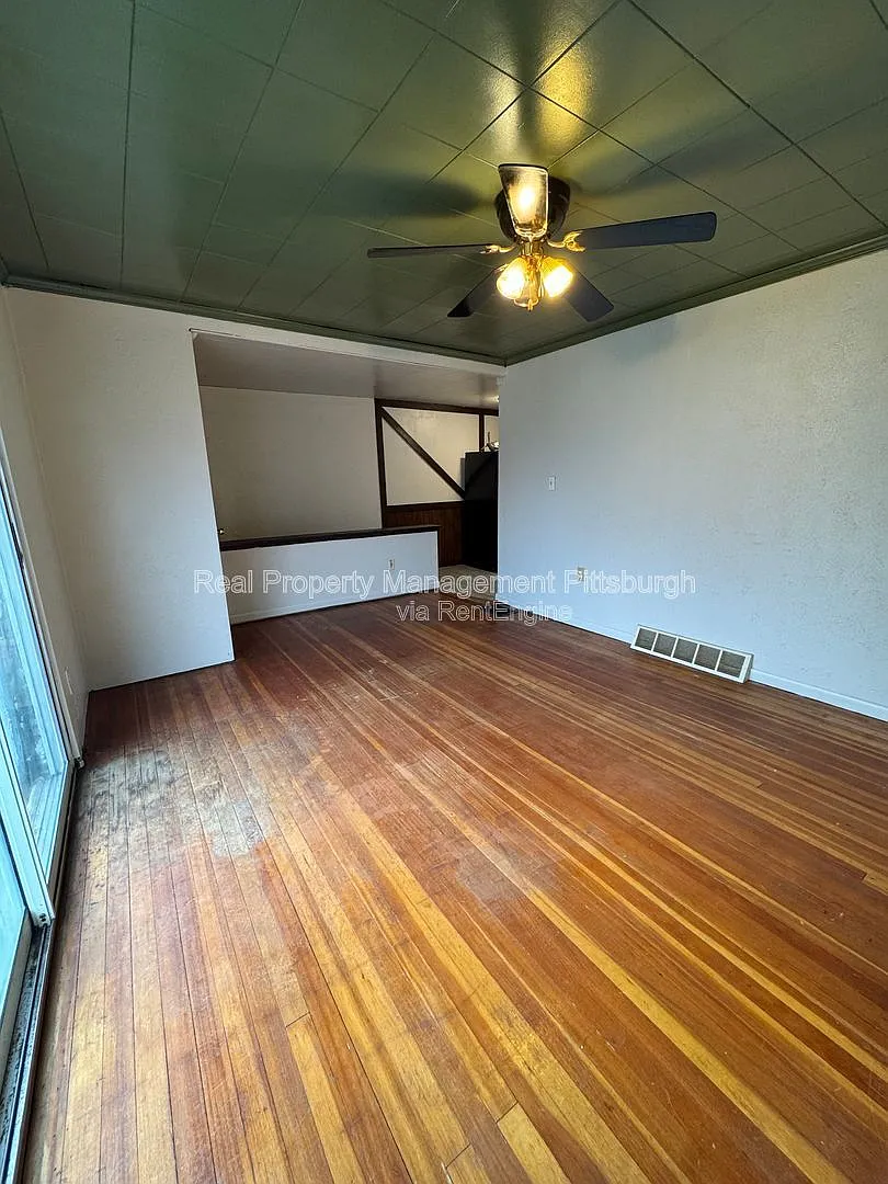 1 bed, 1.0 bath, $895 — Photo 2