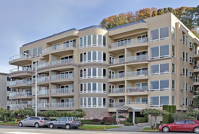 Fabulous Alki Beach View Condo
