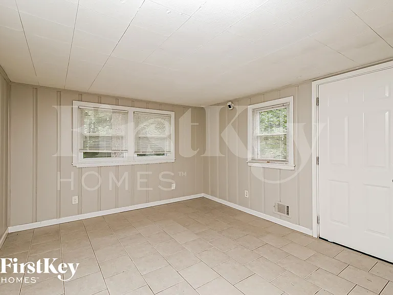 1843 Wee Kirk Rd SE — Photo 8