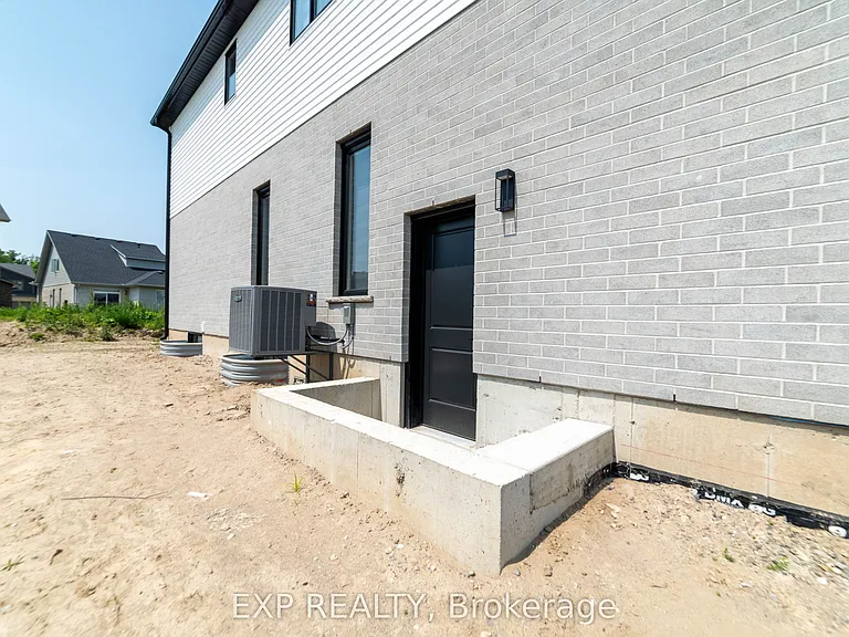 266 Hesselman Cres #BASEMENT — Photo 3