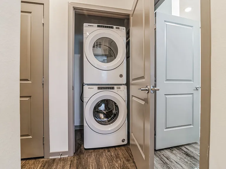 Canter Luxury Apartment Homes — Photo 30