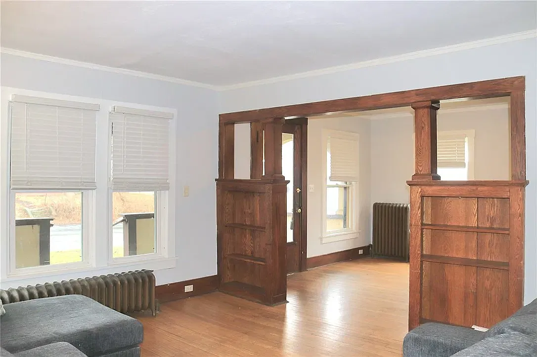5 bed, 2200 sqft, $3,900 — Photo 2