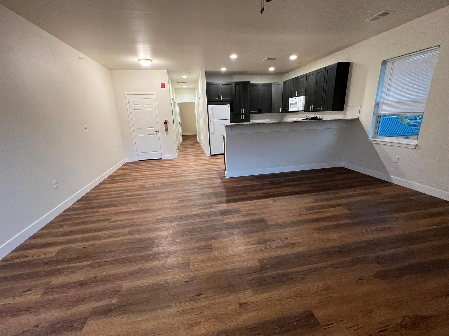 2 bed, 975 sqft, $2,200 — Photo 3