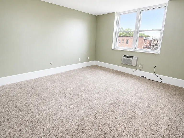 4651 Centre Ave — Photo 2