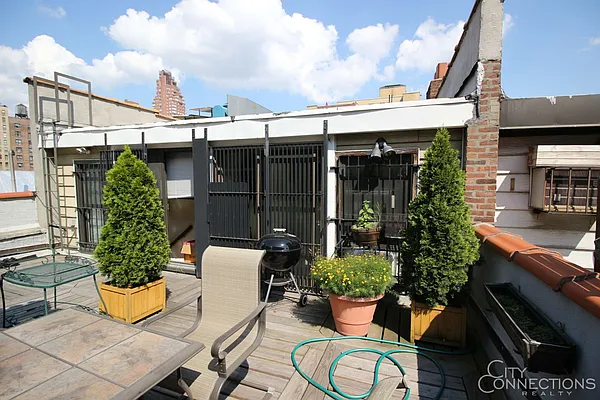 Rented by City Connections Realty | media 81