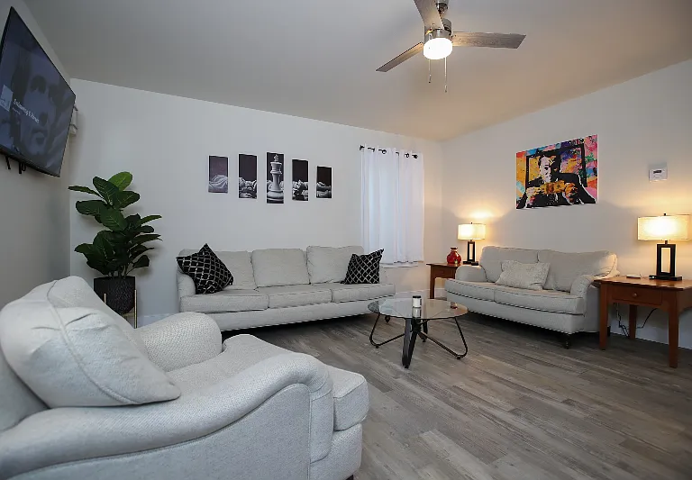164 S Winchester Ave — Photo 5