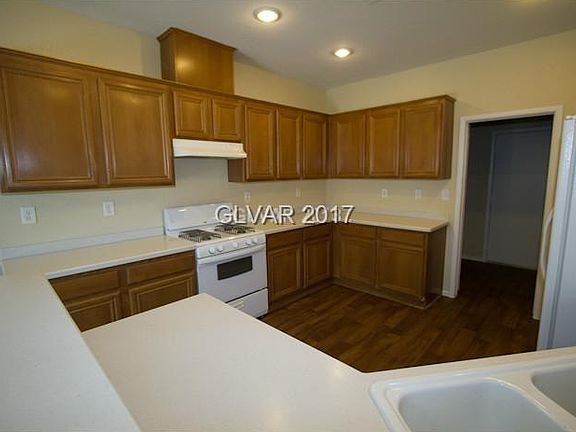 5th image of 3929 Sweet Pine St Unit 103