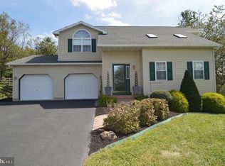 104 Victoria Dr, Mohrsville, PA 19541