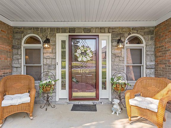 3rd image of 1102 Valley Run Dr