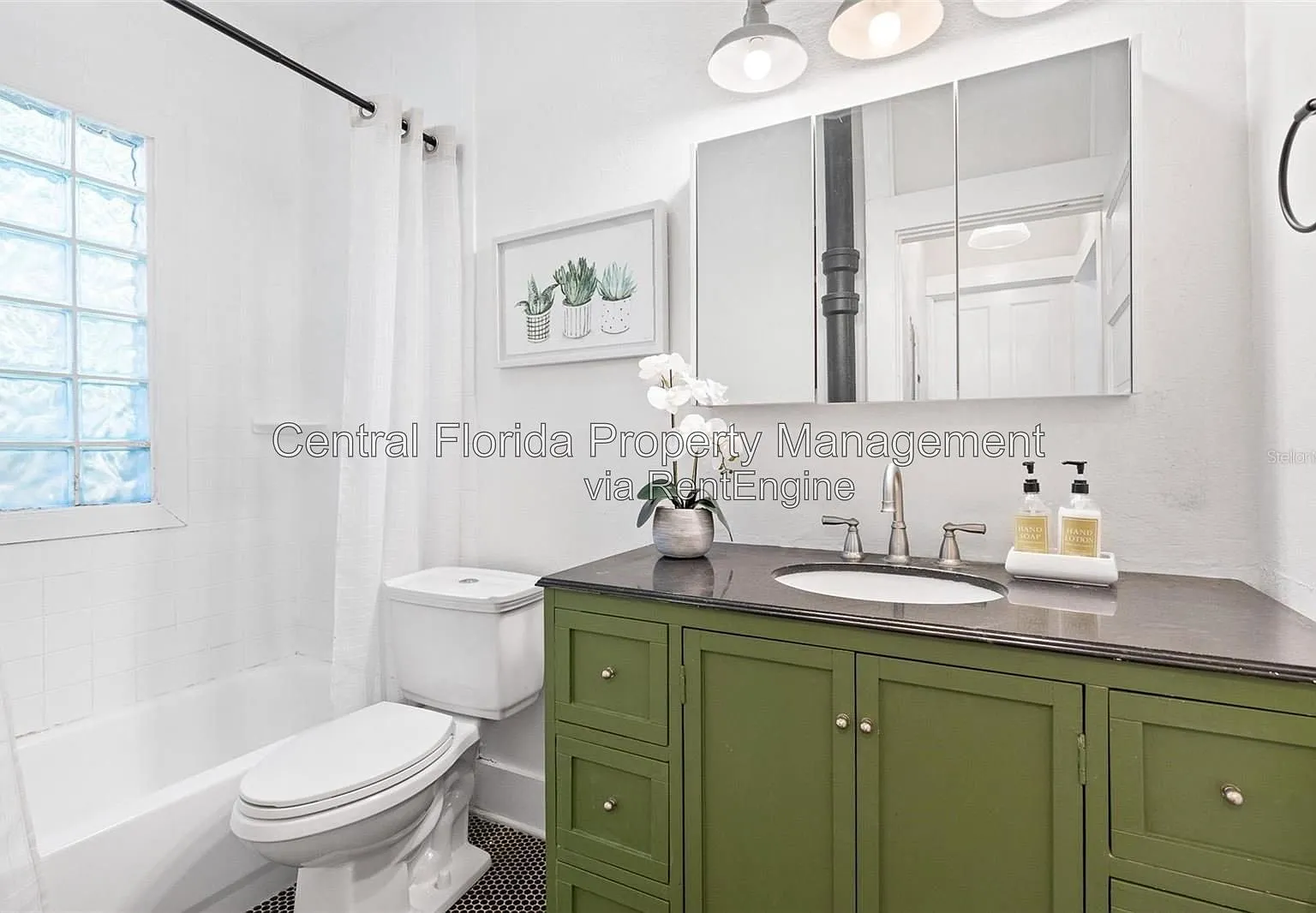 3 bed, 2.0 bath, 1250 sqft, $2,300 — Photo 2