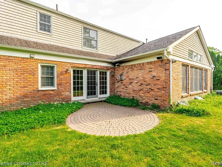 1688 Northlawn Blvd — Photo 48