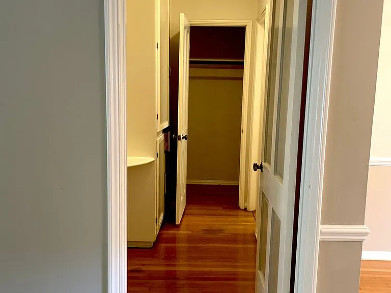 3200 Rowena Ave — Photo 16