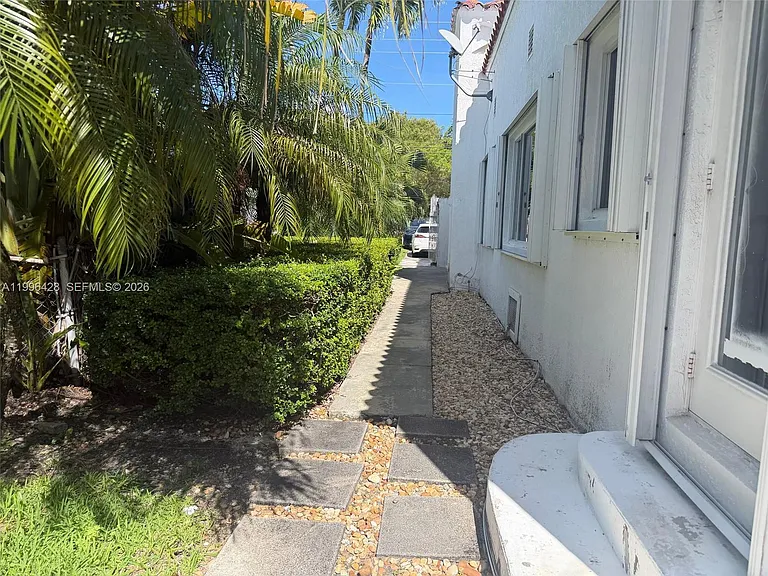 5116 SW 57th Ave #A — Photo 11